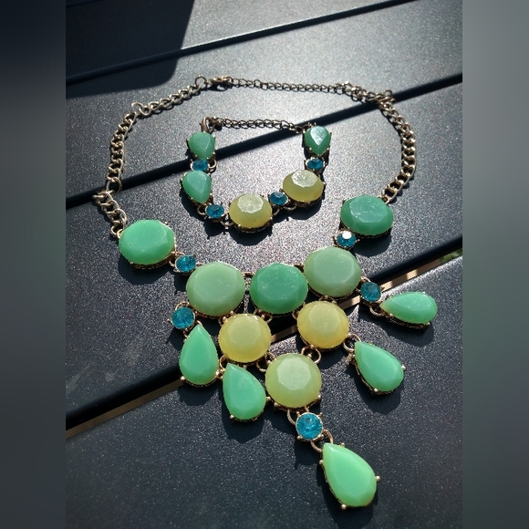 Green & Turquoise Statement Necklace, Gold Chain, with Matching Bracelet - Picture 9 of 9